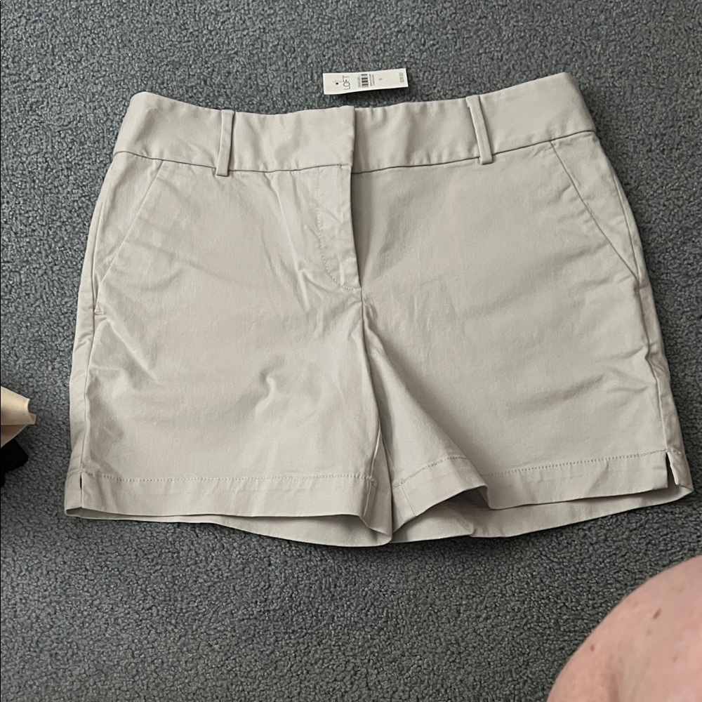 LOFT Women's Light Tan Shorts